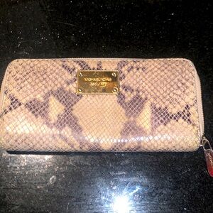 Micheal Kors Wristlet/clutch